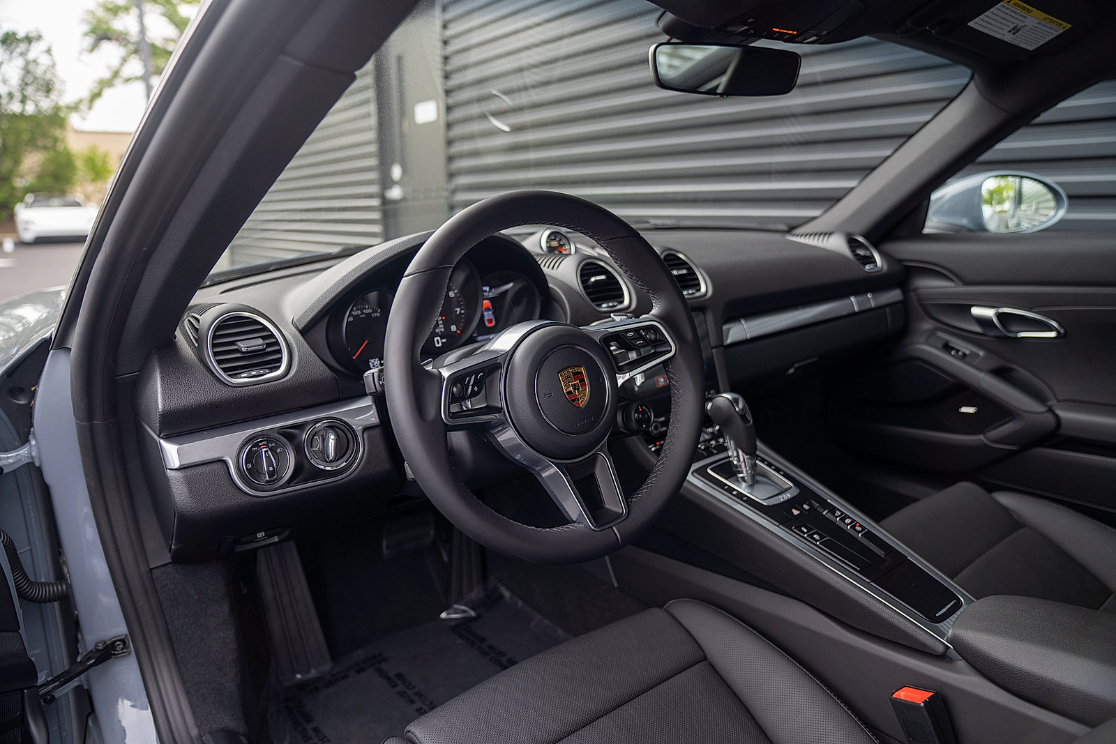Used 2025 Porsche 718 Cayman RWD image 4