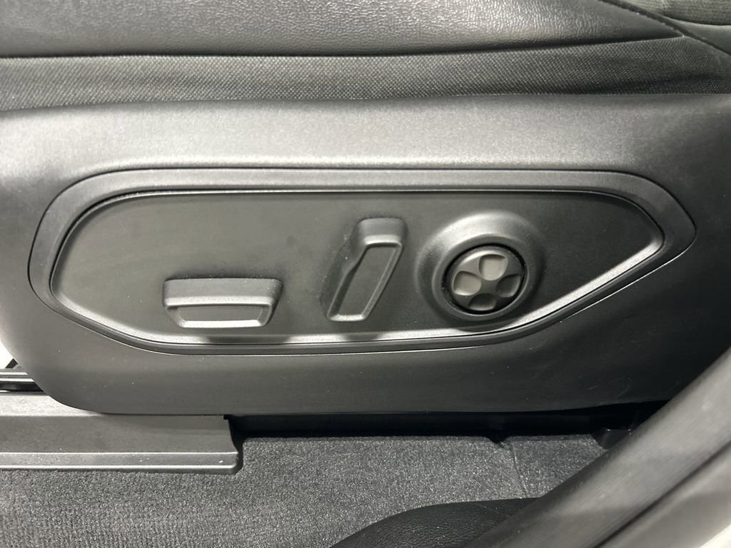 Used 2024 Jeep Grand Cherokee Altitude AWD/4WD image 10