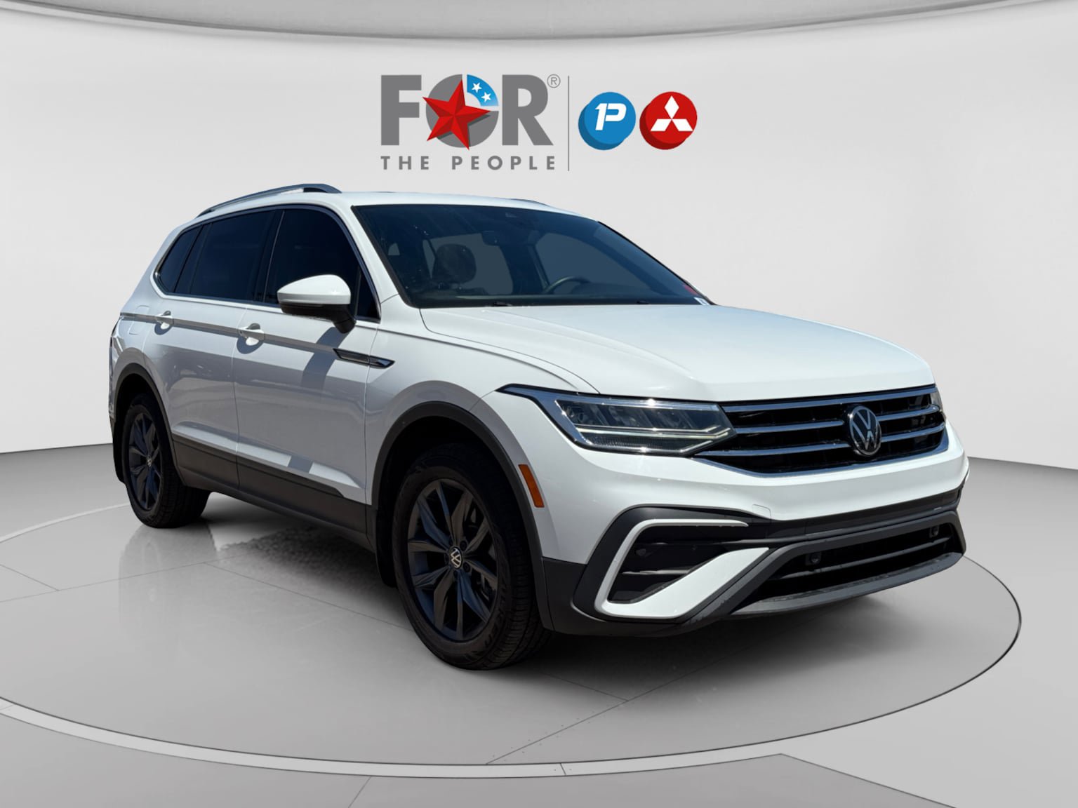 Used 2024 Volkswagen Tiguan SE w/ Panoramic Sunroof Package FWD image 7