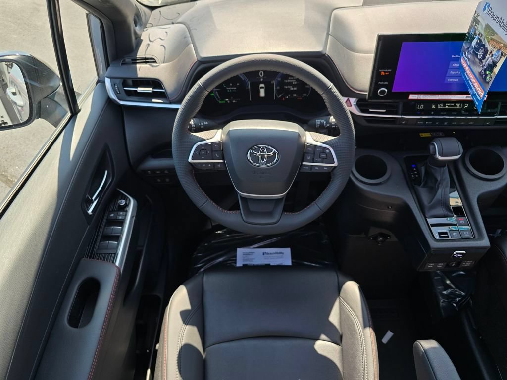 Used 2025 Toyota Sienna XSE w/ XSE Plus Package FWD image 30