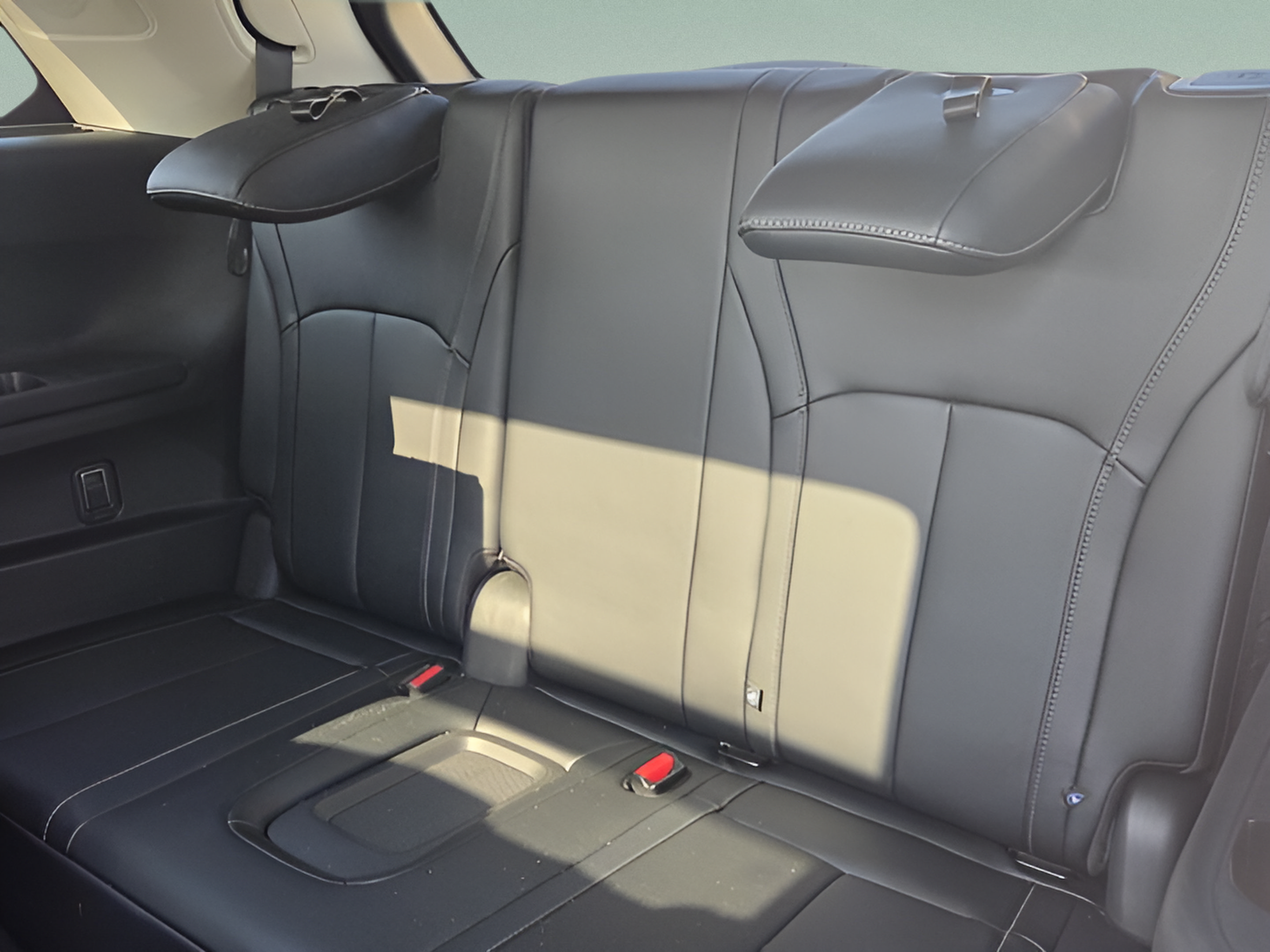 Used 2024 INFINITI QX60 Luxe w/ Performance Audio Package FWD image 9