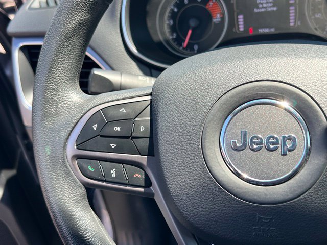 Used 2019 Jeep Cherokee Latitude w/ Popular Appearance Group AWD/4WD image 19