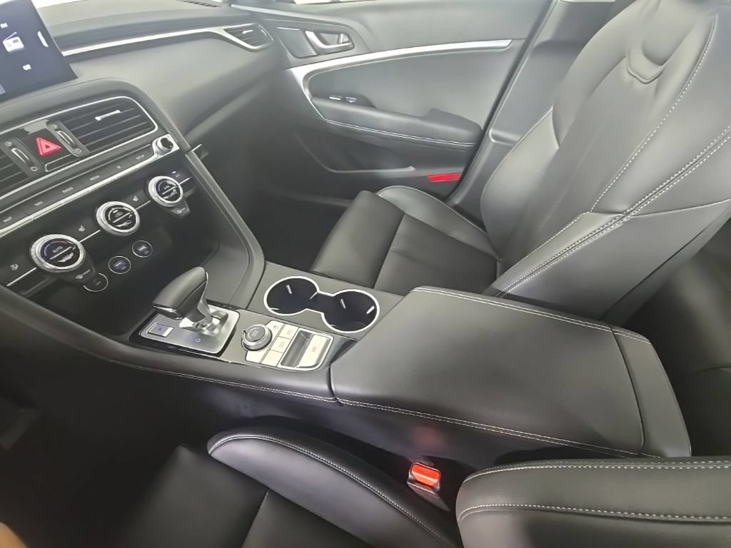 Used 2023 Genesis G70 2.0T RWD image 22
