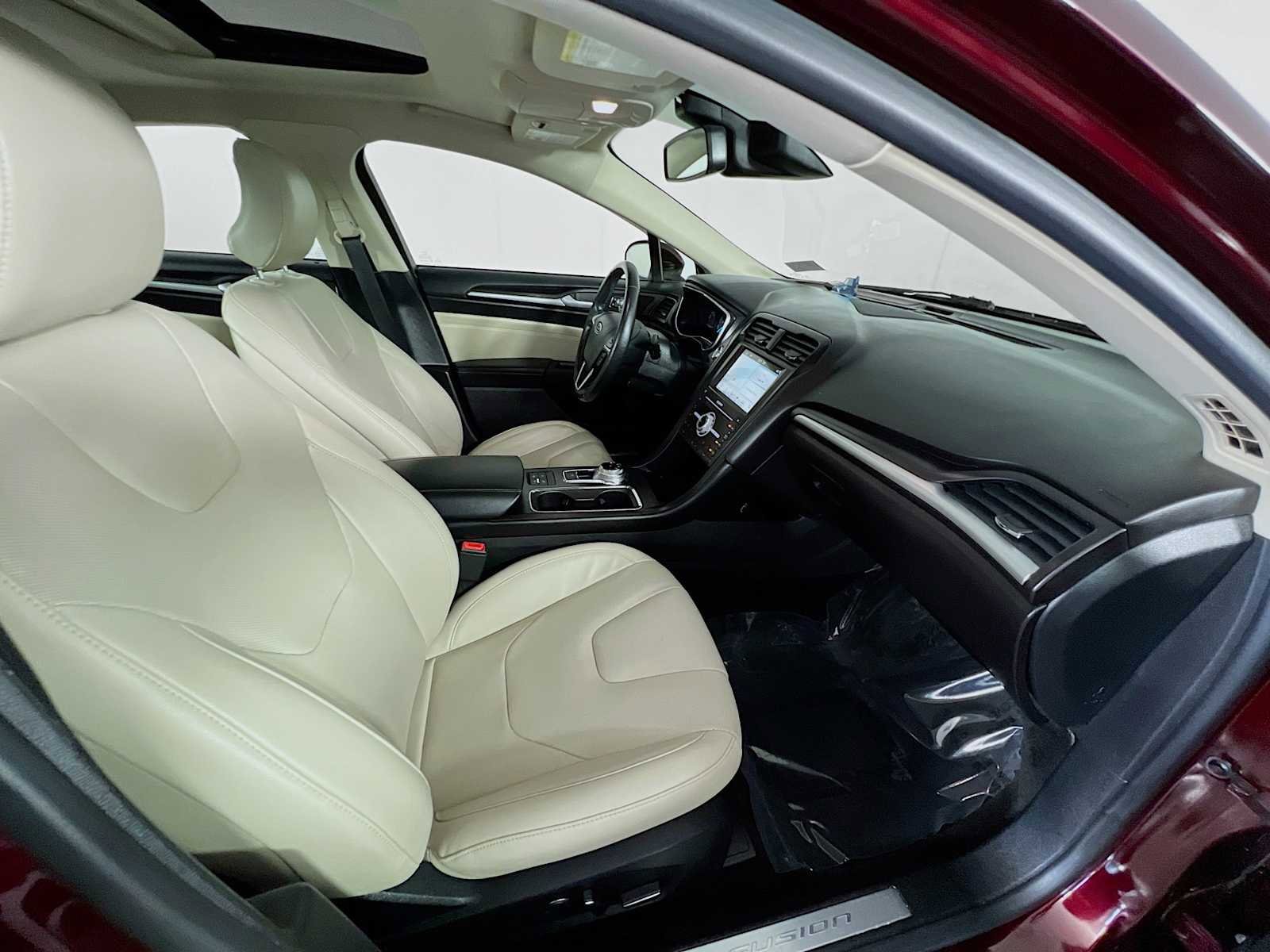 Used 2018 Ford Fusion Energi Titanium FWD image 29