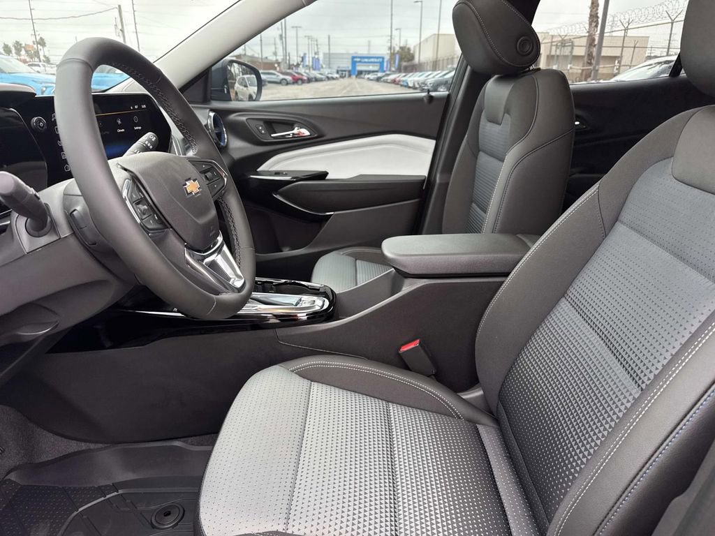 New 2026 Chevrolet Trax LT w/ Sunroof Package image 15
