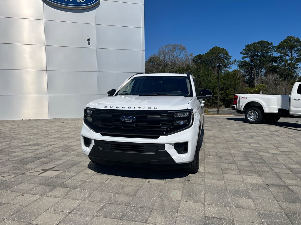 Used 2025 Ford Expedition Active image 2
