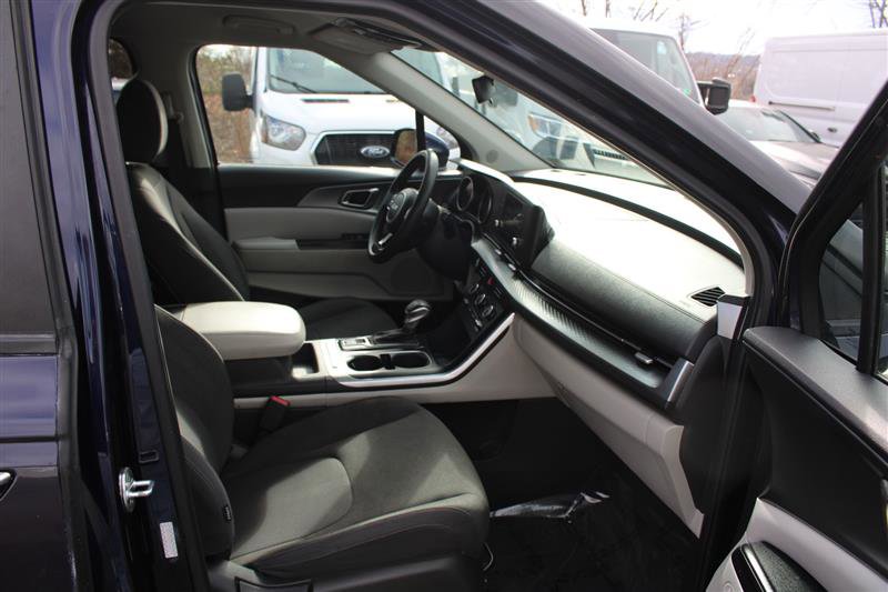 Used 2022 Kia Carnival LX image 13