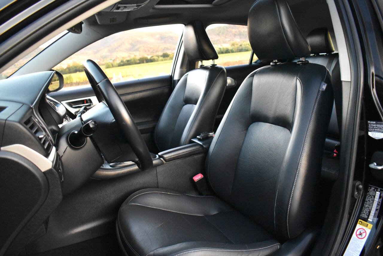 Used 2013 Lexus CT 200h image 35