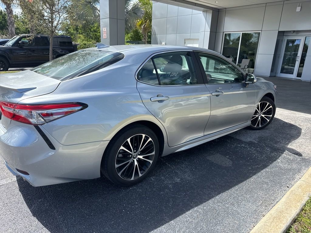 Used 2019 Toyota Camry SE w/ Convenience Package image 4
