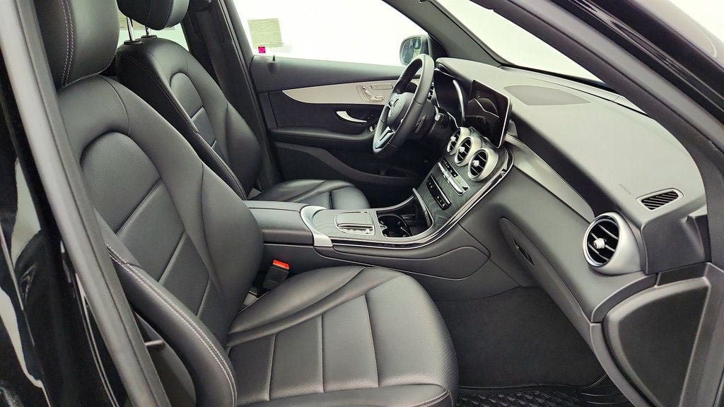 Used 2022 Mercedes-Benz GLC 300 image 22