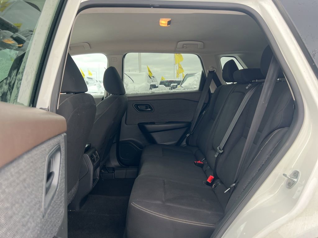 Used 2023 Nissan Rogue S image 23