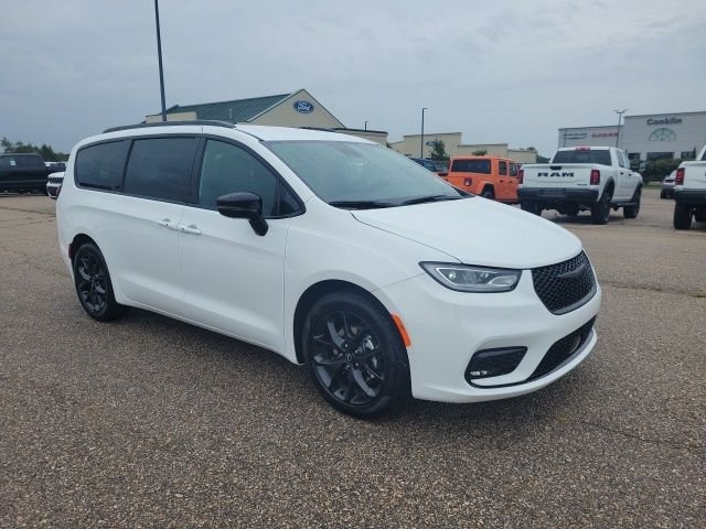 New 2026 Chrysler Pacifica Select w/ S Appearance Package FWD image 21