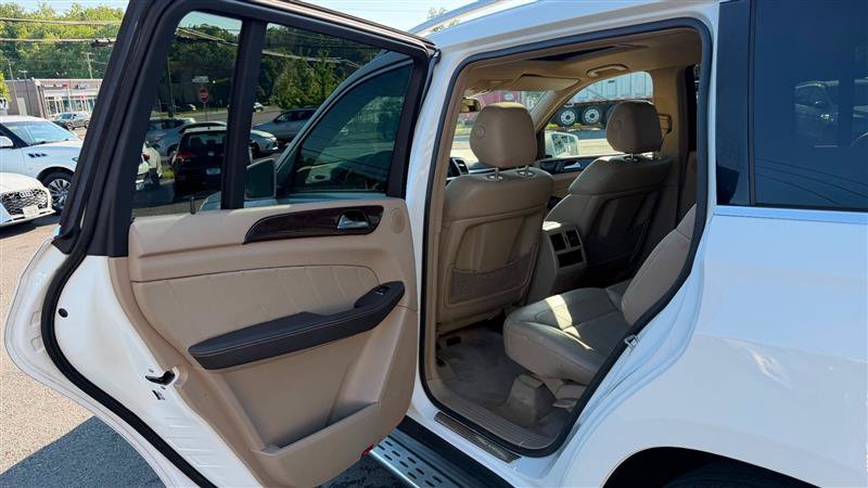 Used 2015 Mercedes-Benz GL 450 4MATIC image 40