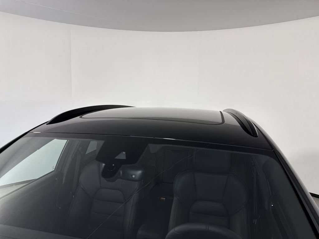 New 2026 Porsche Macan AWD/4WD image 17