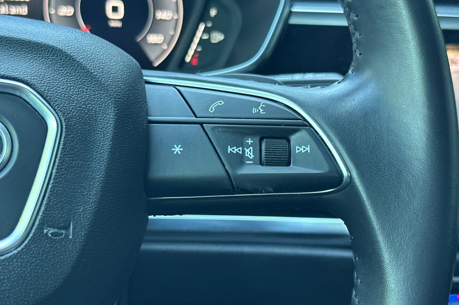 Used 2019 Audi Q3 2.0T Premium Plus image 32