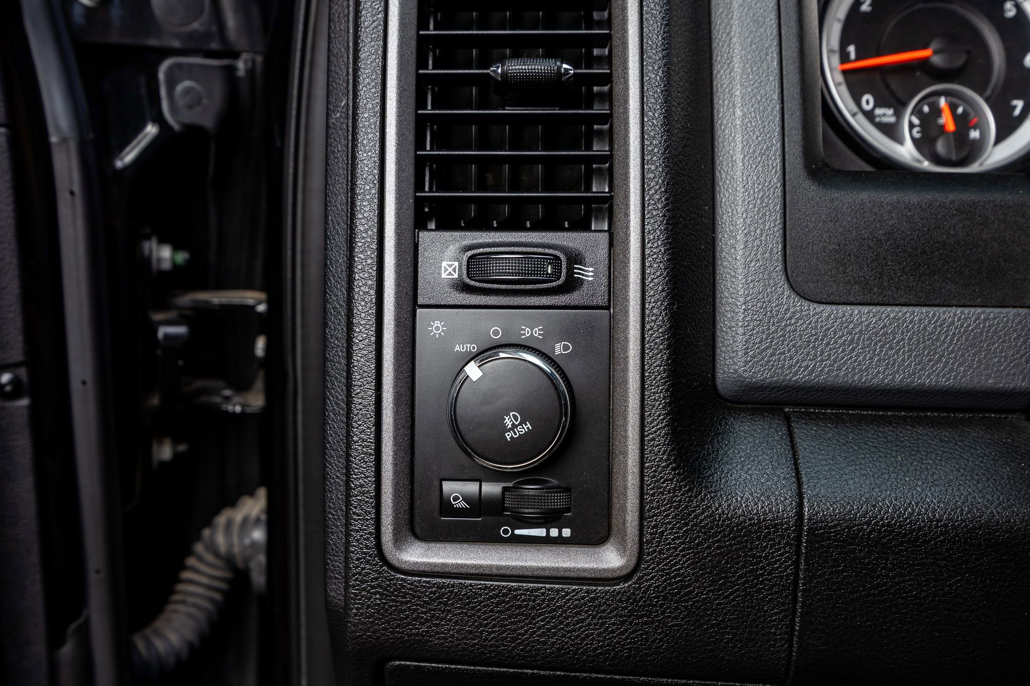 Used 2014 RAM 1500 Express image 21