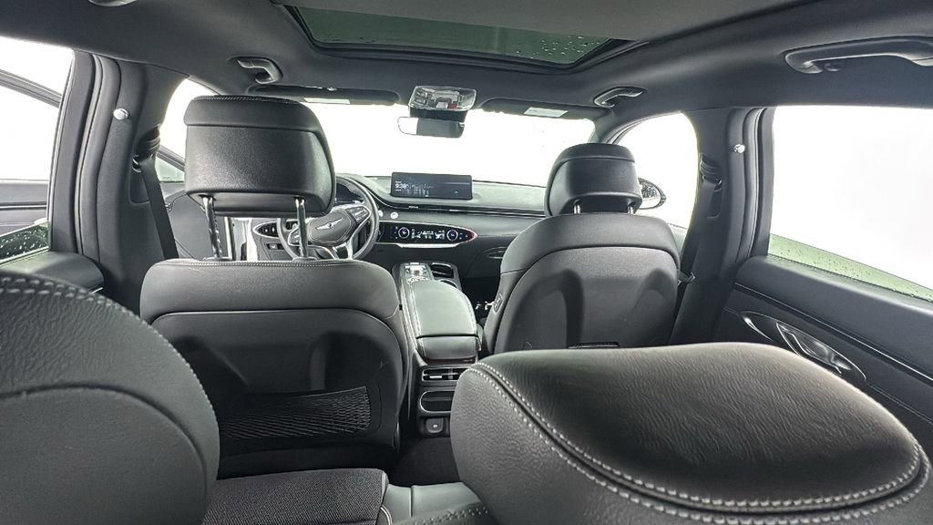 Used 2025 Genesis GV70 3.5T Sport image 18