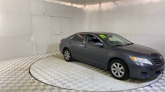 Used 2011 Toyota Camry LE image 2