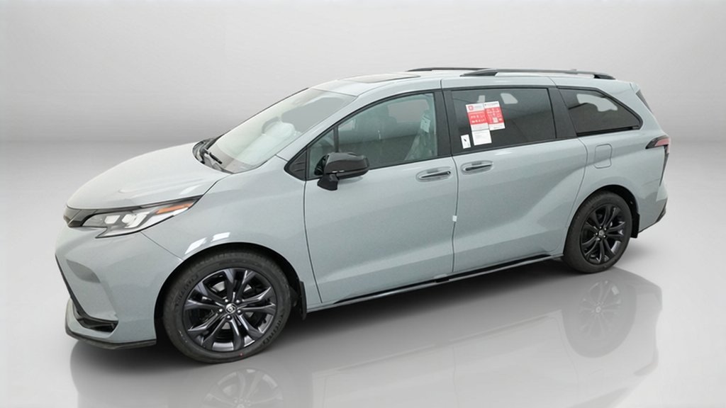 New 2026 Toyota Sienna XSE FWD image 3