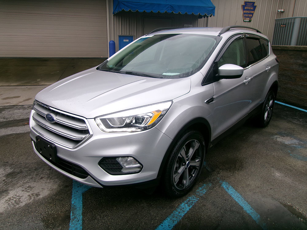 Used 2017 Ford Escape SE w/ Equipment Group 201A AWD/4WD image 1