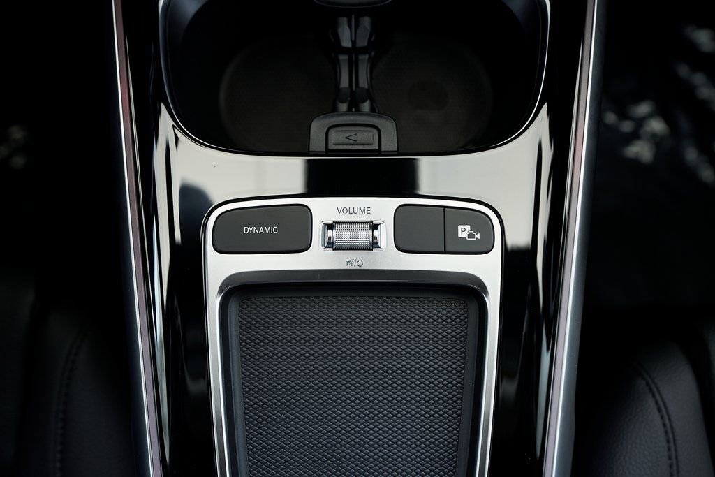 Used 2025 Mercedes-Benz GLB 250 4MATIC w/ Exclusive Package image 47