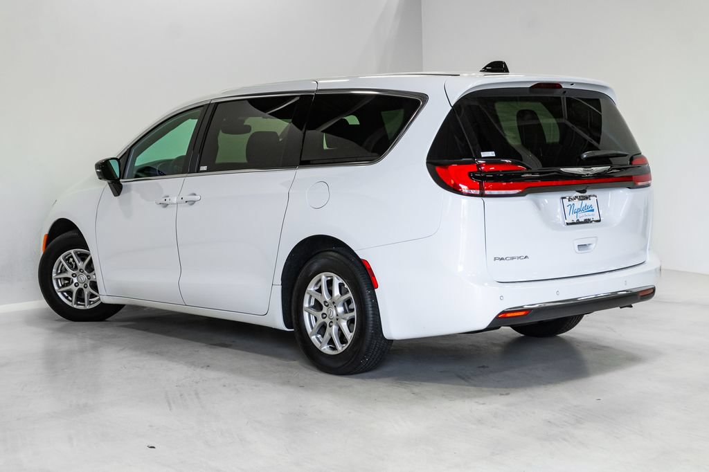 New 2026 Chrysler Pacifica Select FWD image 28