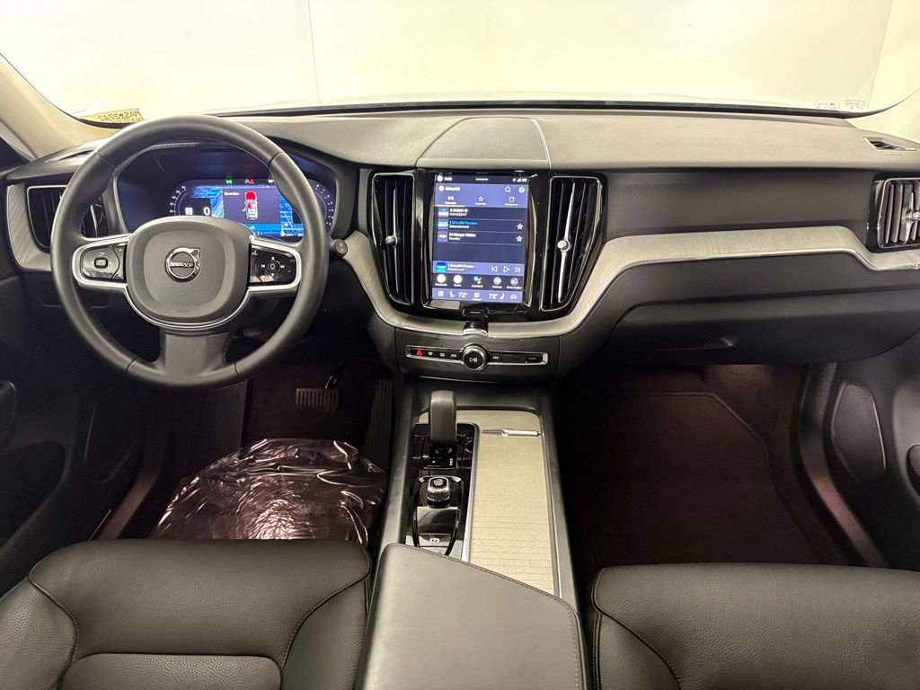 Used 2025 Volvo XC60 B5 Plus AWD/4WD image 37
