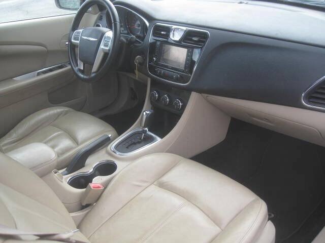 Used 2011 Chrysler 200 Limited FWD image 35