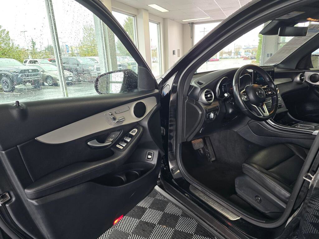 Used 2022 Mercedes-Benz GLC 300 image 18