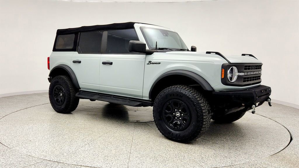 Used 2022 Ford Bronco Black Diamond image 3