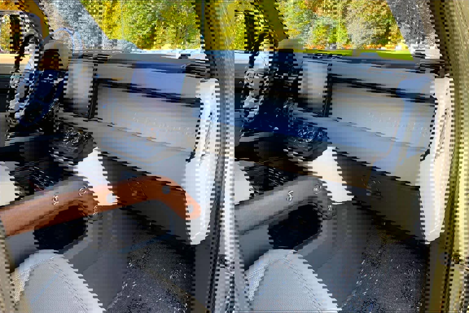 Used 2024 Land Rover Defender 130 S image 16