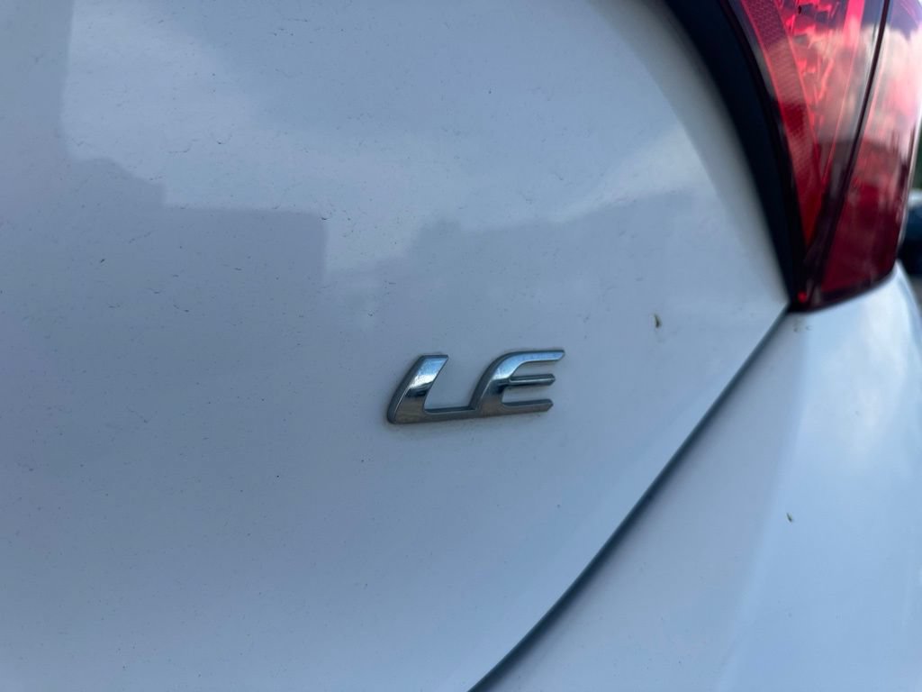 Used 2016 Toyota Corolla LE FWD image 4