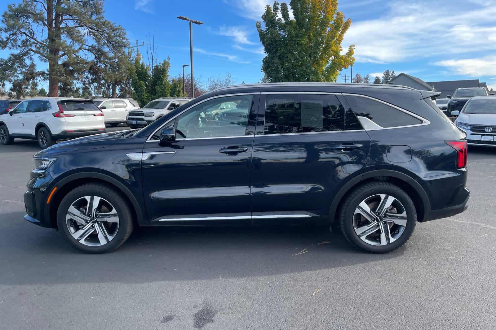 Used 2022 Kia Sorento EX w/ Panoramic Sunroof Package AWD/4WD image 2
