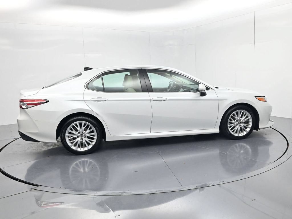 Used 2018 Toyota Camry XLE FWD image 8