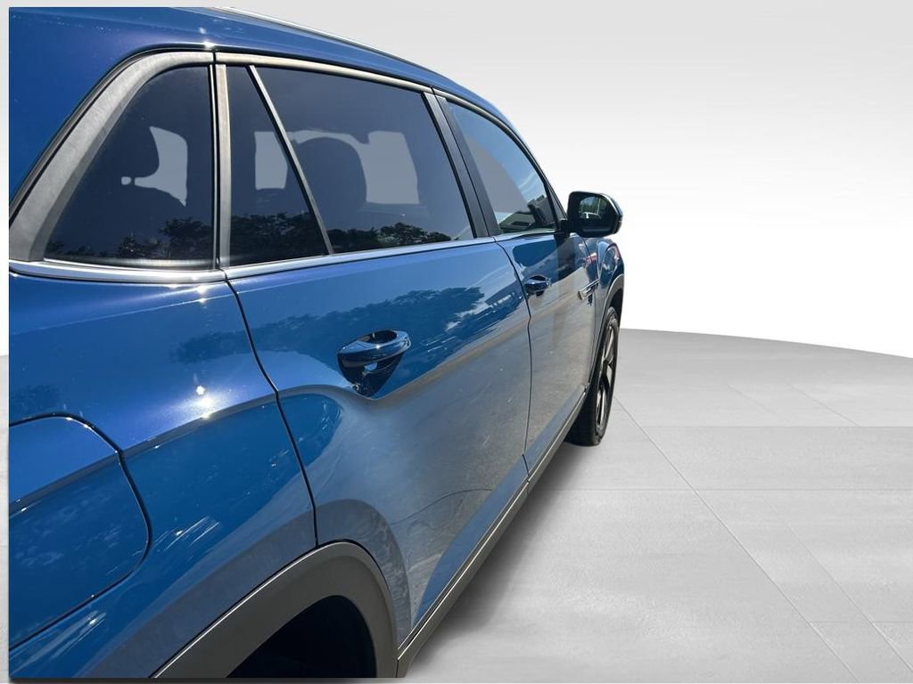 Used 2025 Volkswagen Atlas Cross Sport SE w/ Panoramic Sunroof Package image 35