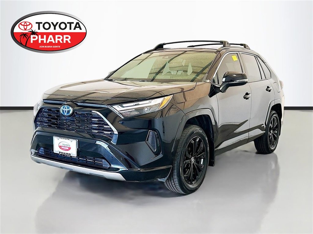 Used 2022 Toyota RAV4 SE image 1