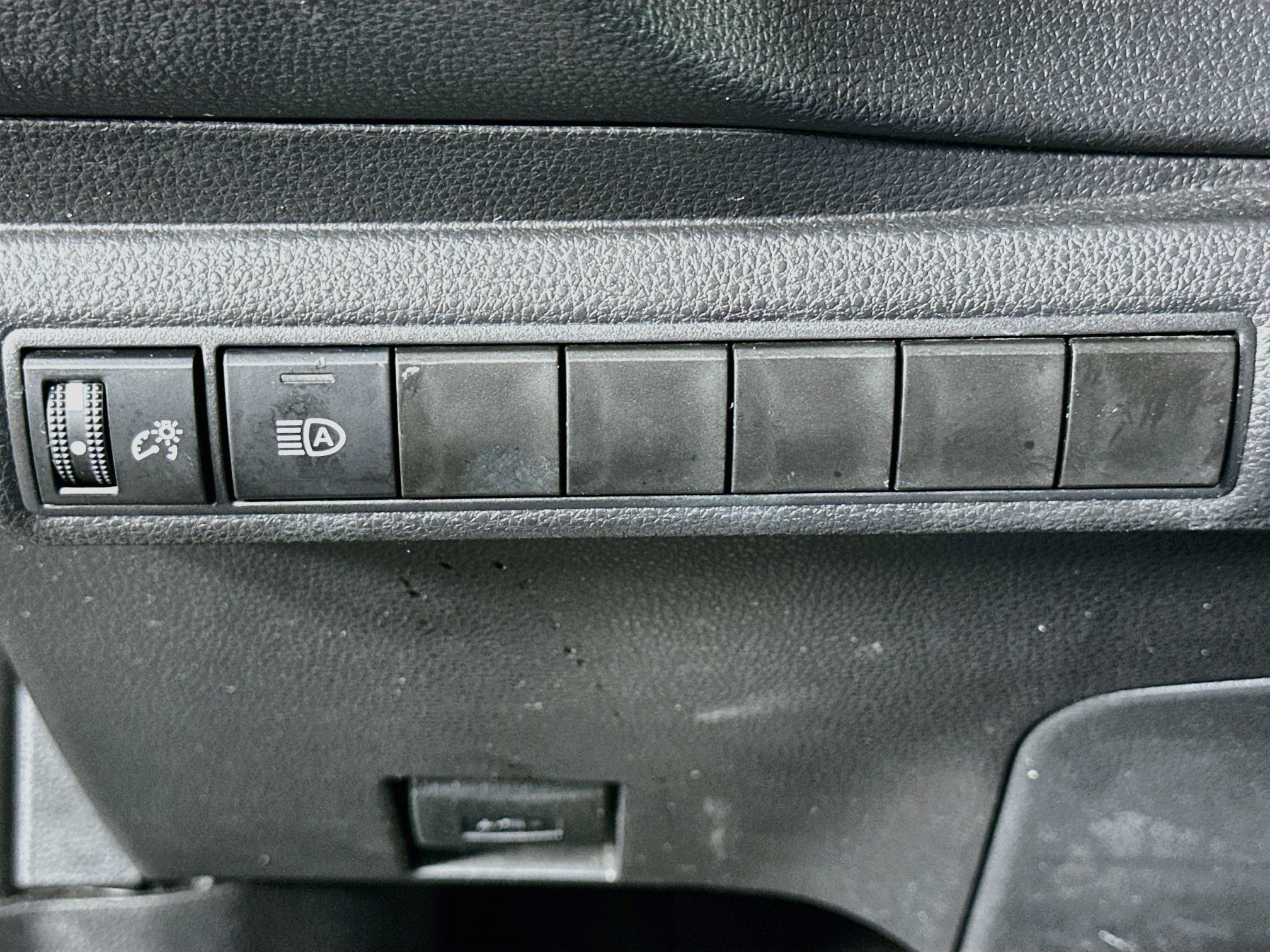 Used 2025 Toyota Corolla LE FWD image 17