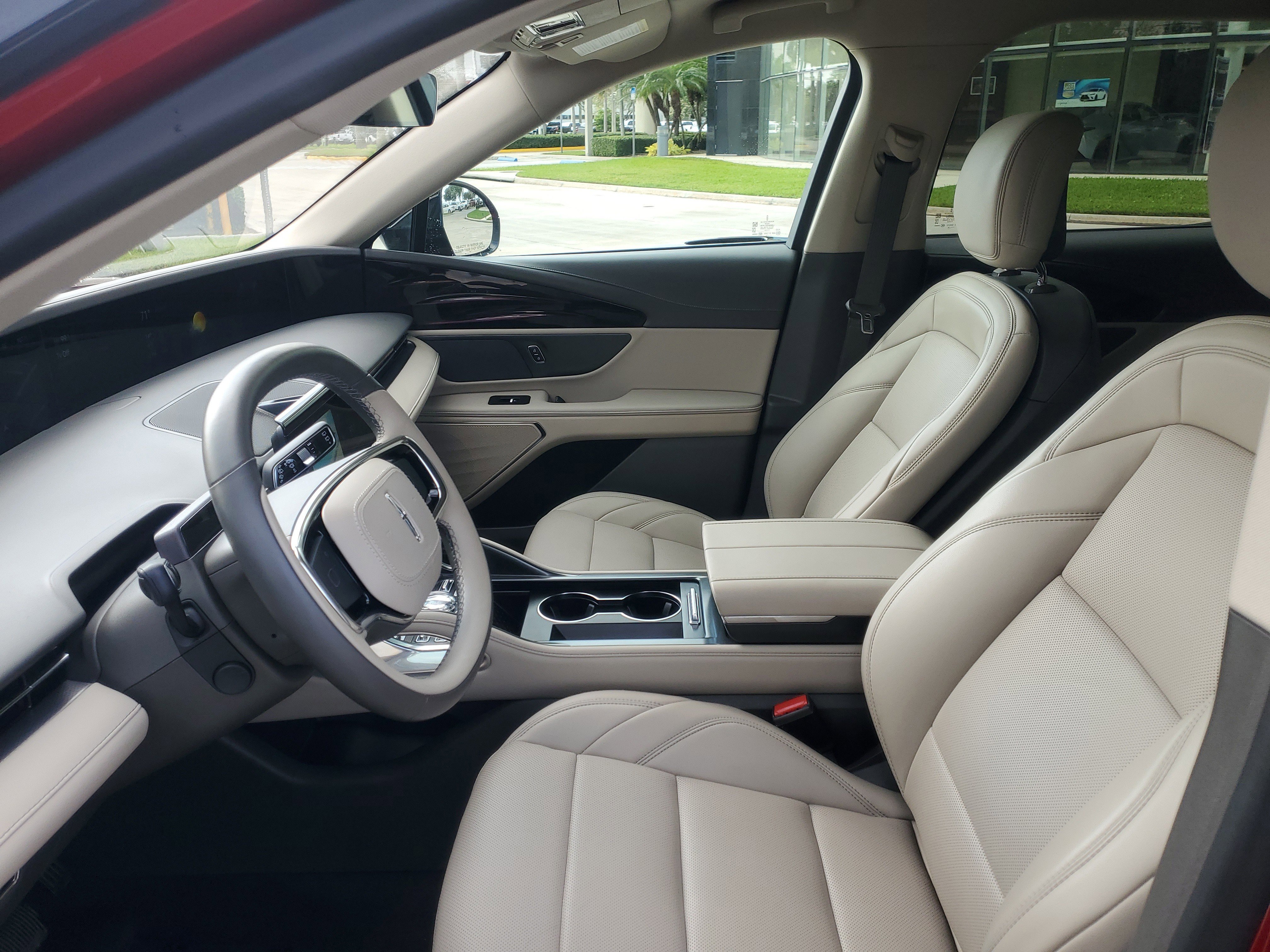 Used 2025 Lincoln Nautilus Premier image 19