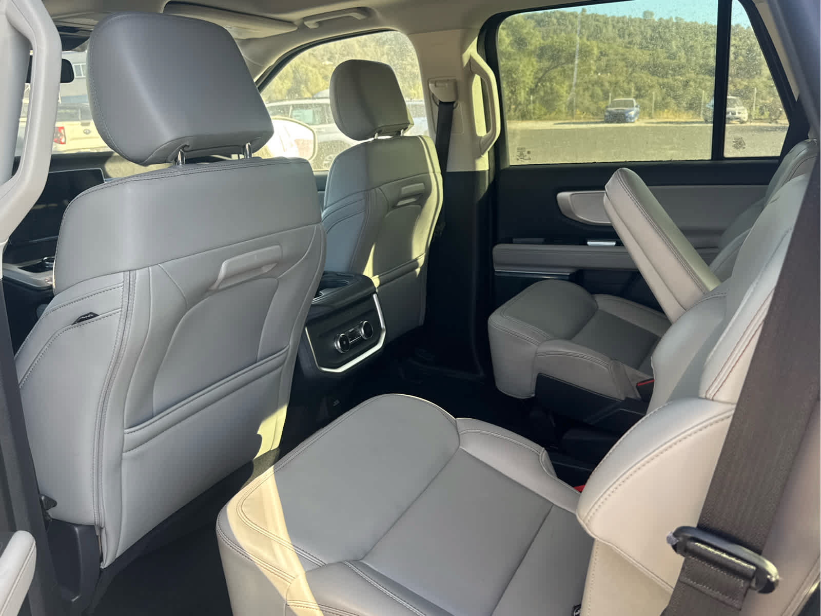 Used 2025 Ford Expedition Active AWD/4WD image 10