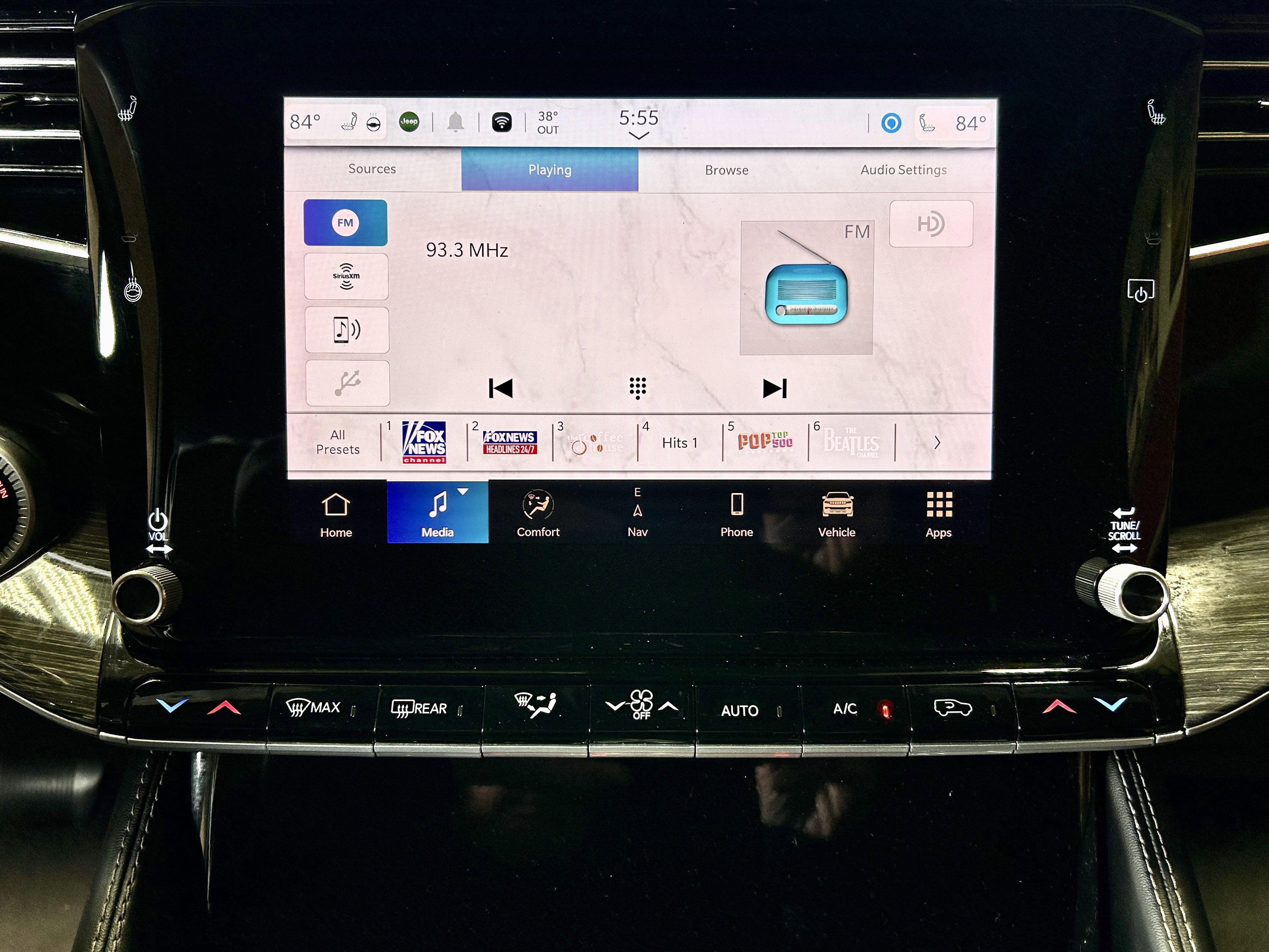 Certified 2022 Jeep Wagoneer Series III w/ Premium Group I image 33