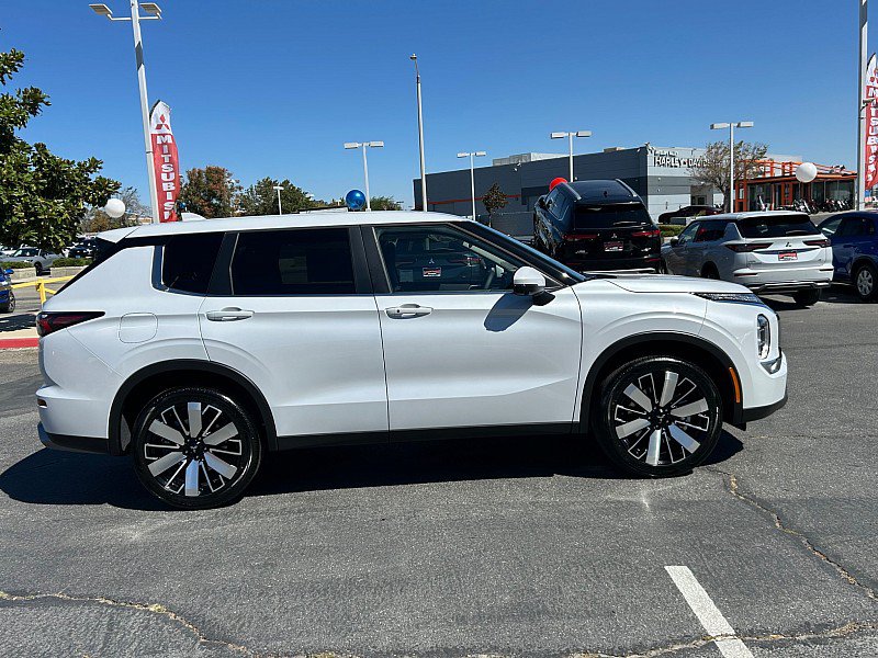 New 2026 Mitsubishi Outlander SE FWD image 10