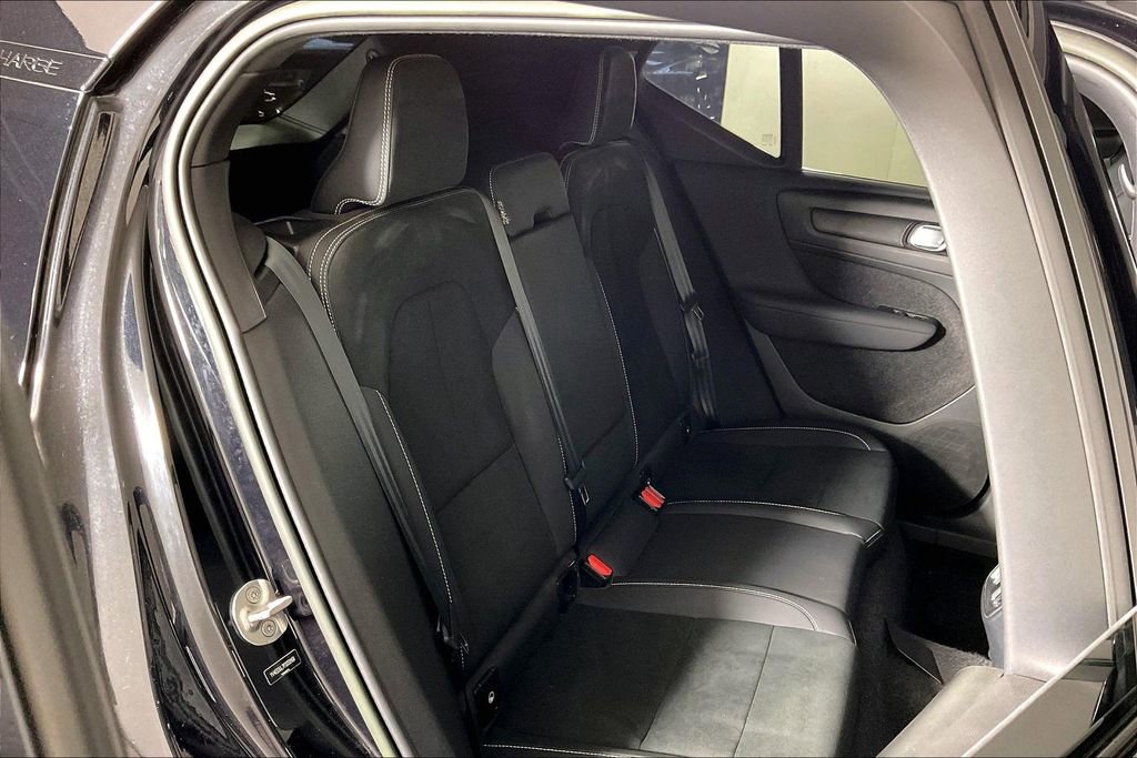 Used 2023 Volvo XC40 Recharge Plus w/ Protection Package Premier AWD/4WD image 26