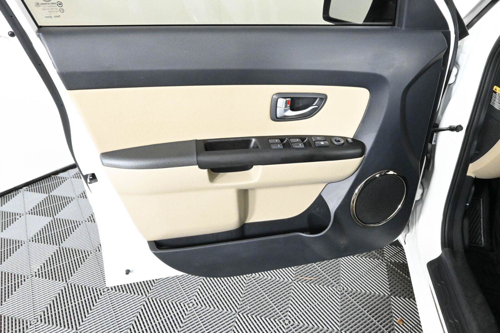 Used 2013 Kia Soul ! w/ Premium Pkg FWD image 19