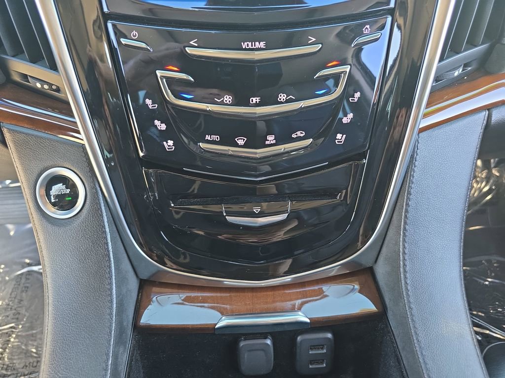 Used 2018 Cadillac Escalade Luxury image 29