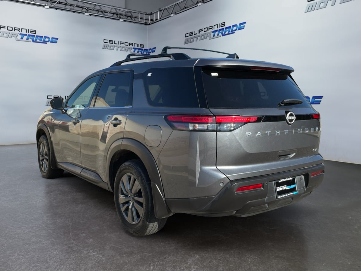 Used 2024 Nissan Pathfinder SV w/ SV Premium Package FWD image 7