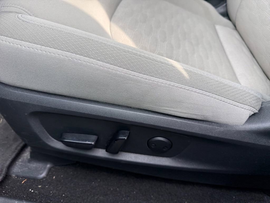 Used 2024 Nissan Pathfinder SV image 13