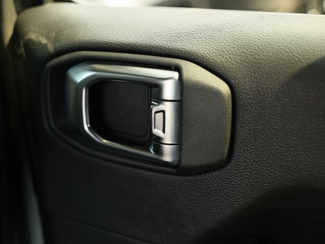 Used 2022 Jeep Wrangler Unlimited Sahara AWD/4WD image 32