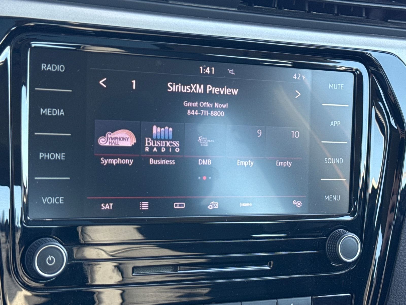 Certified 2021 Volkswagen Passat 2.0T SE image 19