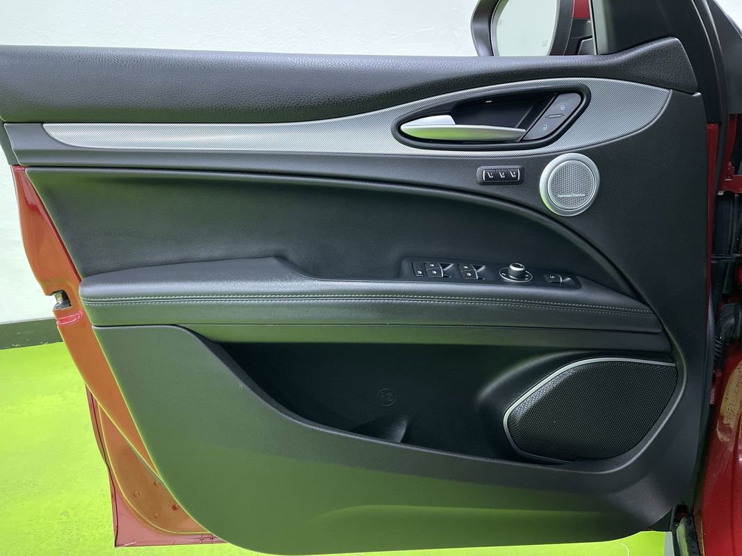 Used 2018 Alfa Romeo Stelvio Ti Sport image 17