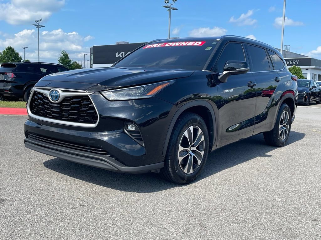 Used 2021 Toyota Highlander XLE FWD image 3